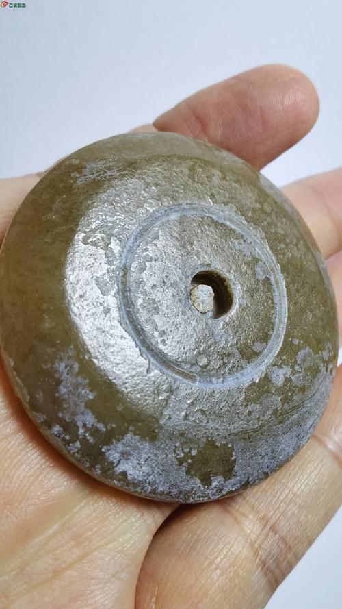 2万买的“刀首”玉竟是仿品，收藏需谨慎