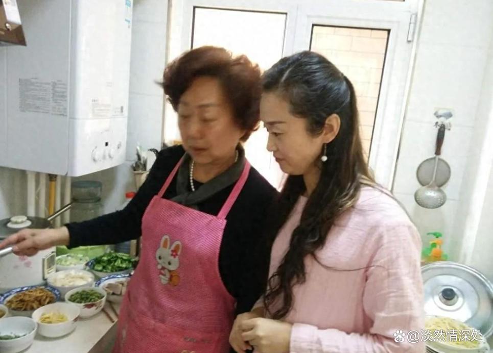 女孩刚出生妈妈去世 舅妈抚养22年