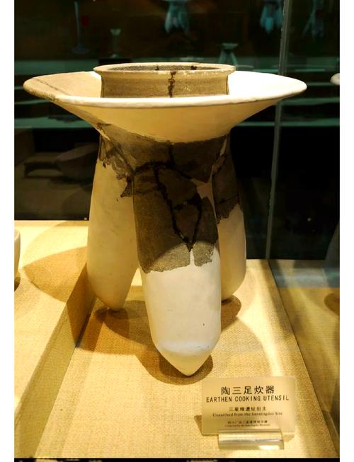 三星堆文物怎么还有火锅？文创跨界引热议