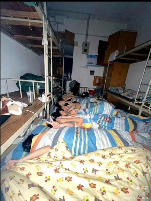 游客住学生宿舍引争议 隐私边界待厘清