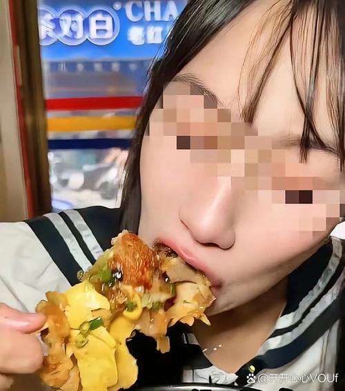 吃播催吐现象引发关注 健康风险不容忽视