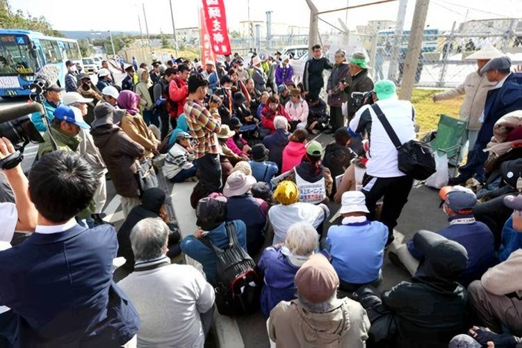 冲绳知事赴东京抗议 美军停摆48小时