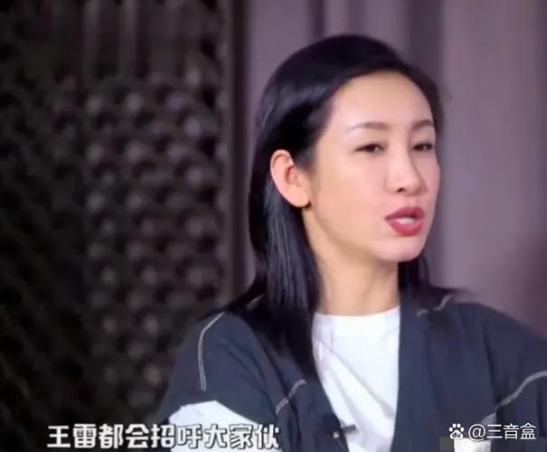 秦海璐颁奖前口误 王雷幽默救场